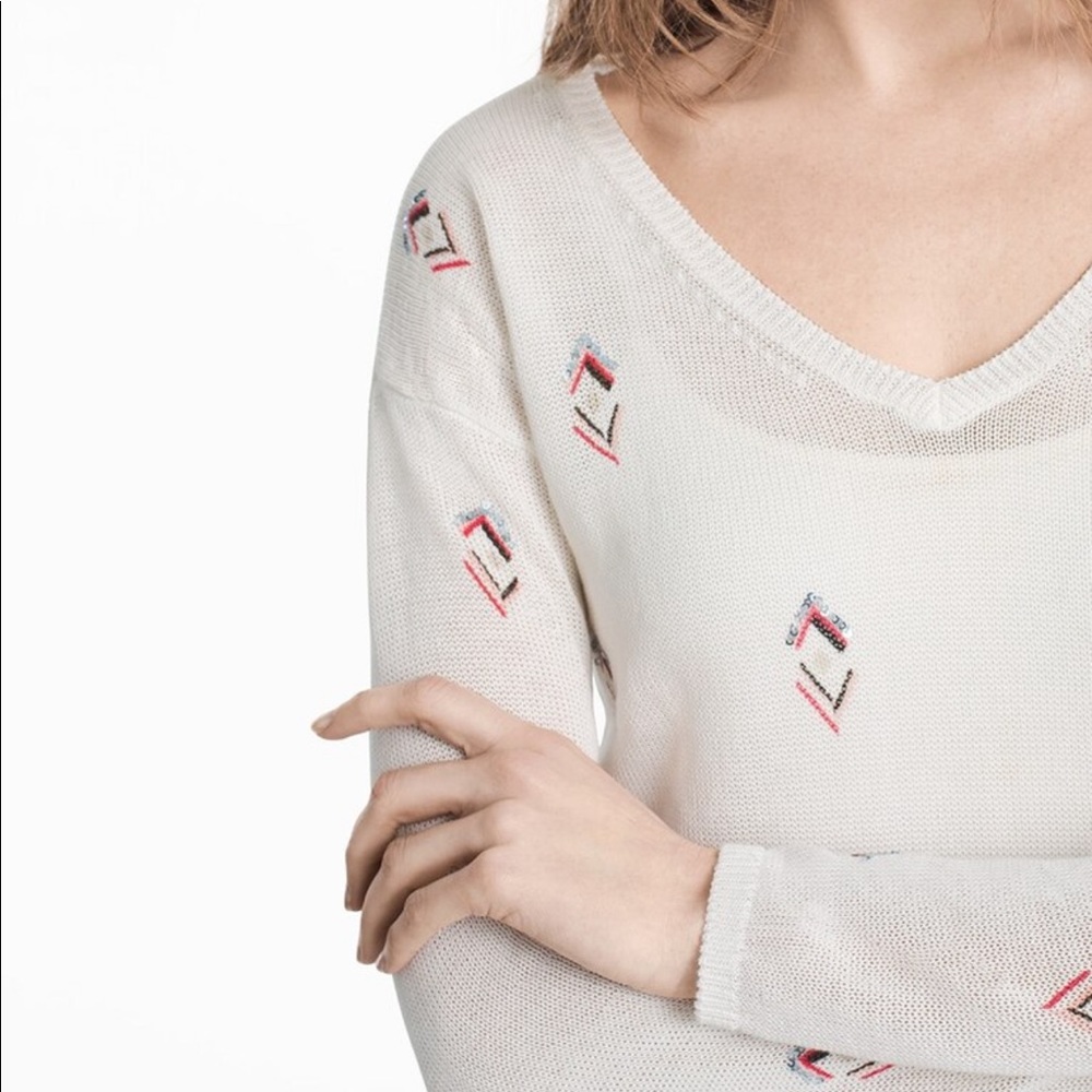 WHBM V-NECK EMBELLISHED PULLOVER SWEATER - Picture 3 of 10